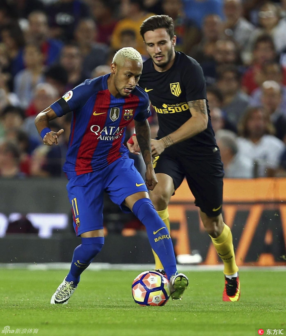 内马尔带球过人