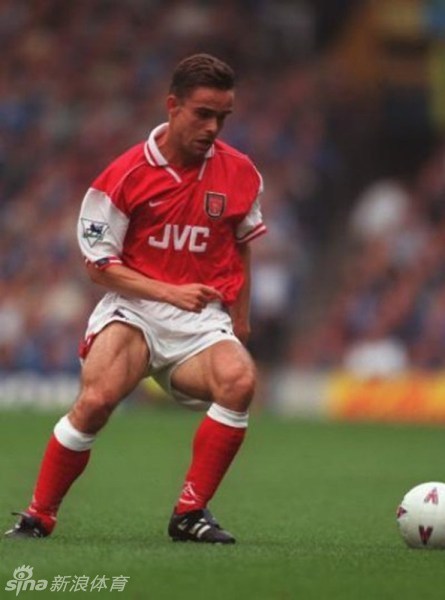 再看看中超大将胡尔克这大腿