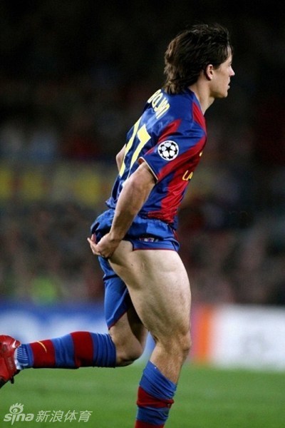 再看看中超大将胡尔克这大腿