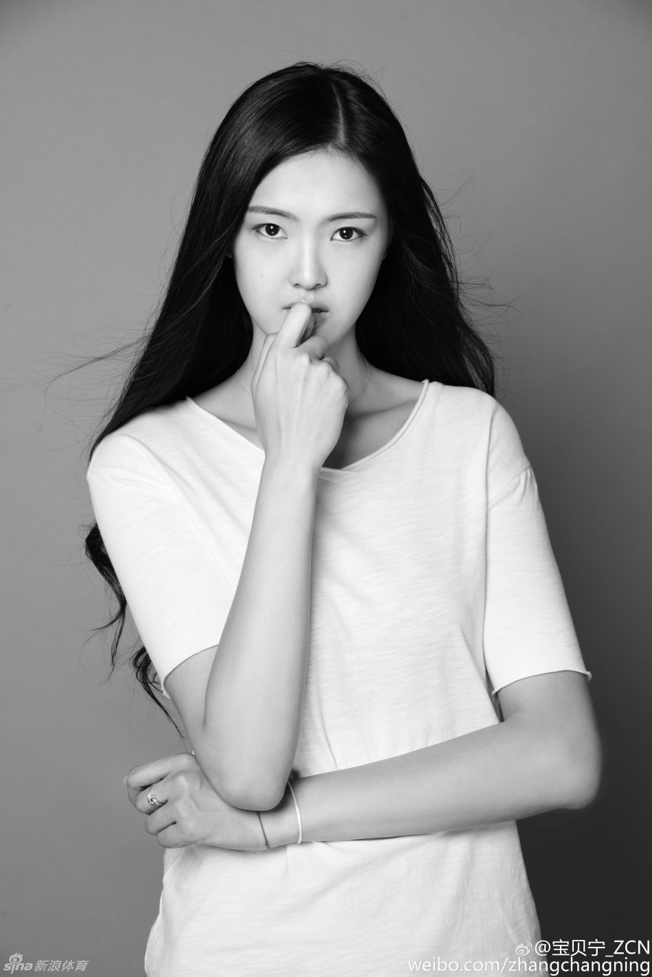 张常宁晒母女艺术照