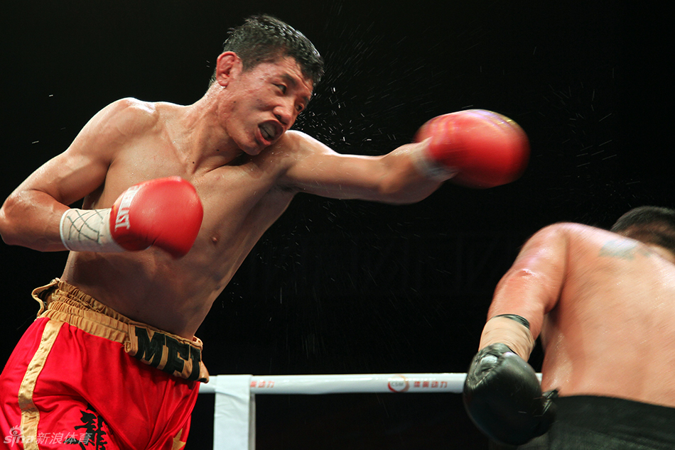 东风烈拳王赛裘晓君荣获金腰带_高清图集_新浪网