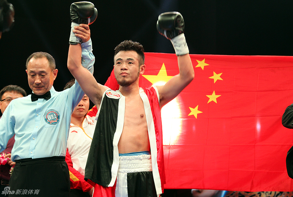 东风烈拳王赛裘晓君荣获金腰带_高清图集_新浪网