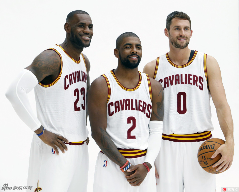 北京时间9月27日,nba克利夫兰骑士队媒体日,全队拍摄新赛季定妆照