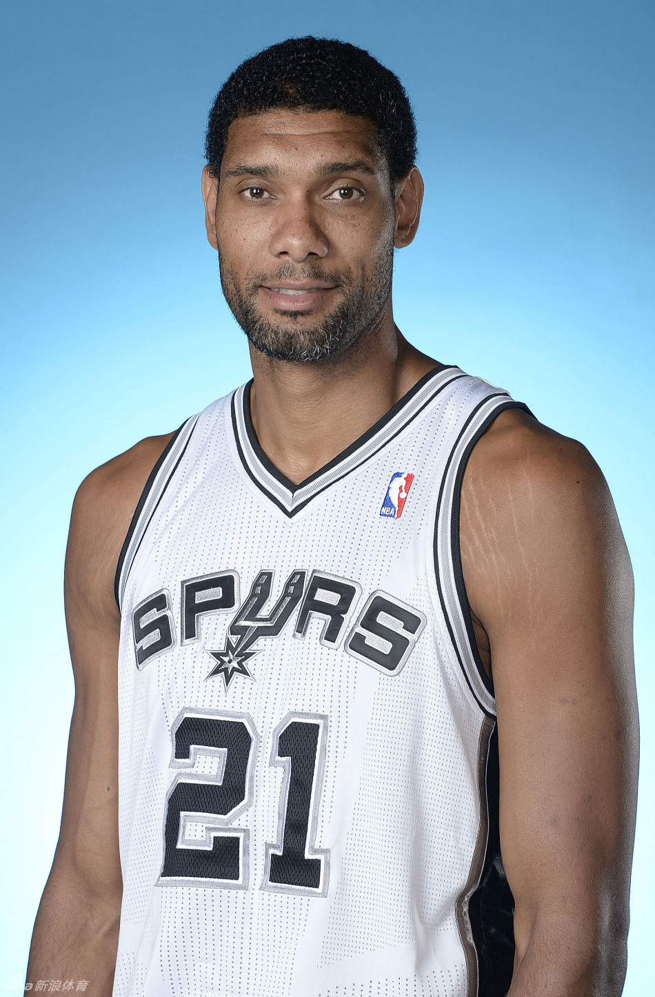 邓肯:退役最近几天是nba各球队的媒体日,各队球员拍摄官方照片的时间