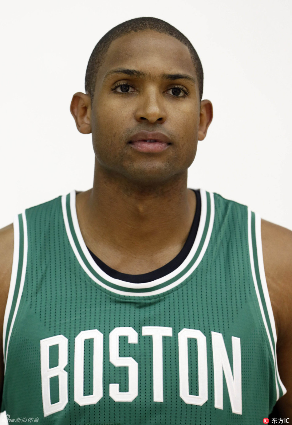 凯尔特人举办球队媒体日活动,并在随后拍摄球队定妆照,新援霍福德亮相