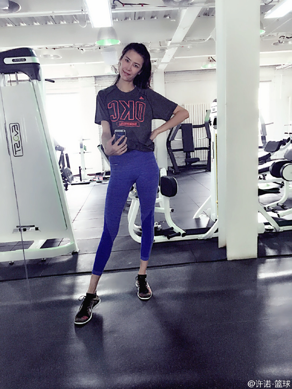 许诺,身高1米95,前江苏女篮球员,曾入选过中国女篮国家队,现在已经