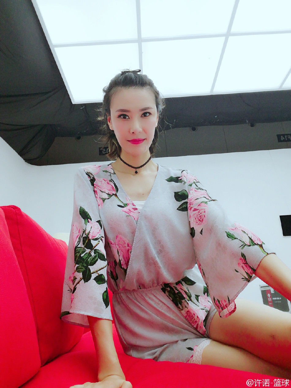 许诺,身高1米95,前江苏女篮球员,曾入选过中国女篮国家队,现在已经从