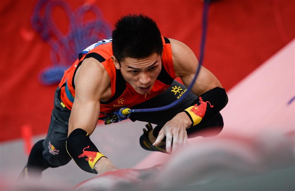 钟齐鑫夺世界杯攀岩赛冠军 仰天庆祝显兴奋_高清图集_新浪网