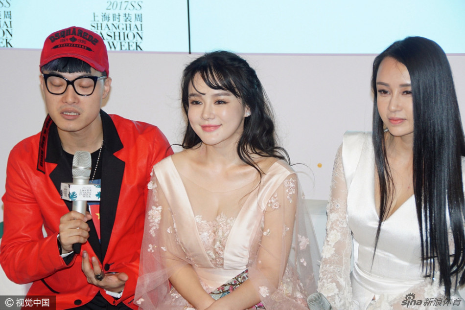 邹市明娇妻冉莹颖透视装亮相