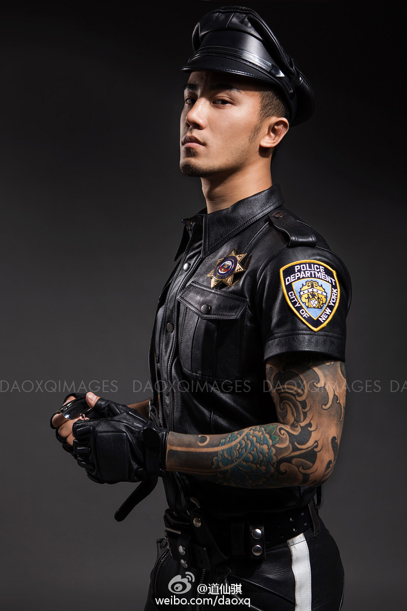 性感肌肉男模马术制服诱惑_高清图集_新浪网