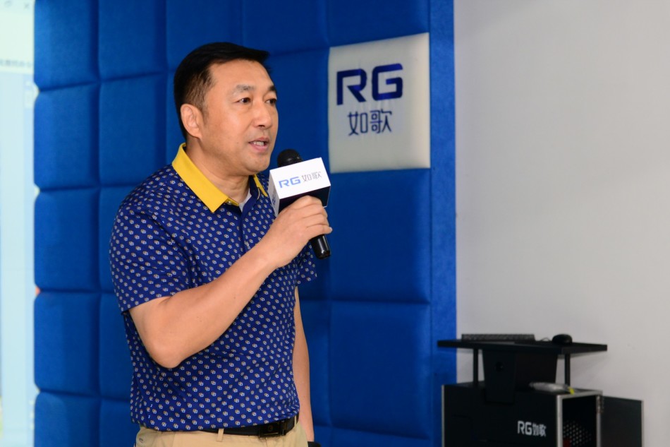 如歌高尔夫创始人刘隆基发言