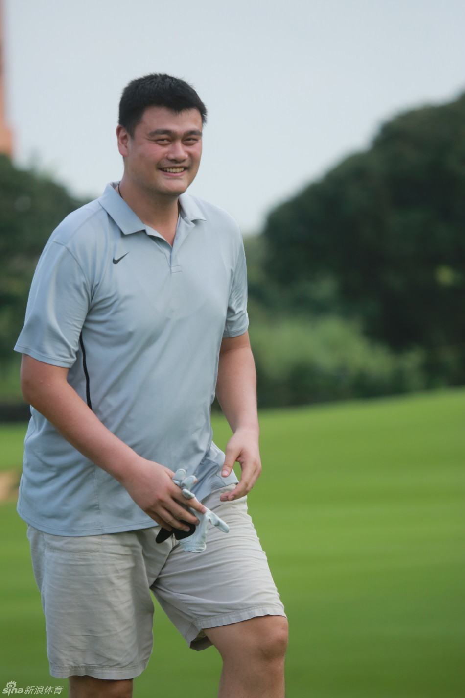姚明高尔夫球场打篮球 玩坏观澜湖明星赛_高清图集_新浪网
