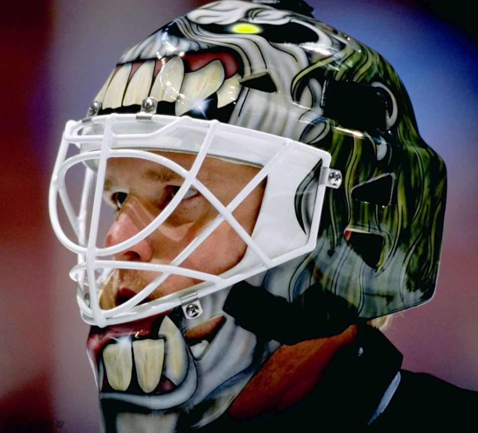 冰球场上那些奇形怪状的面具