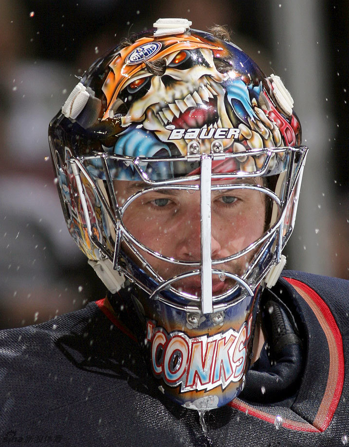 冰球场上那些奇形怪状的面具