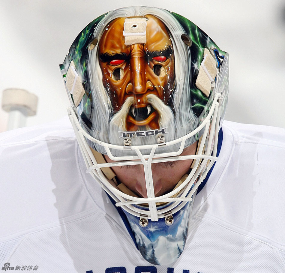 冰球场上那些奇形怪状的面具