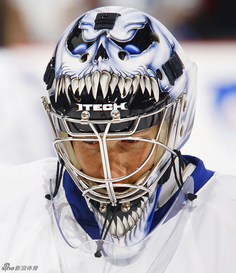 冰球场上那些奇形怪状的面具