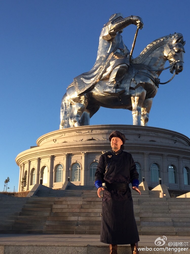 腾格尔戎装骑马显蒙古豪情_高清图集_新浪网