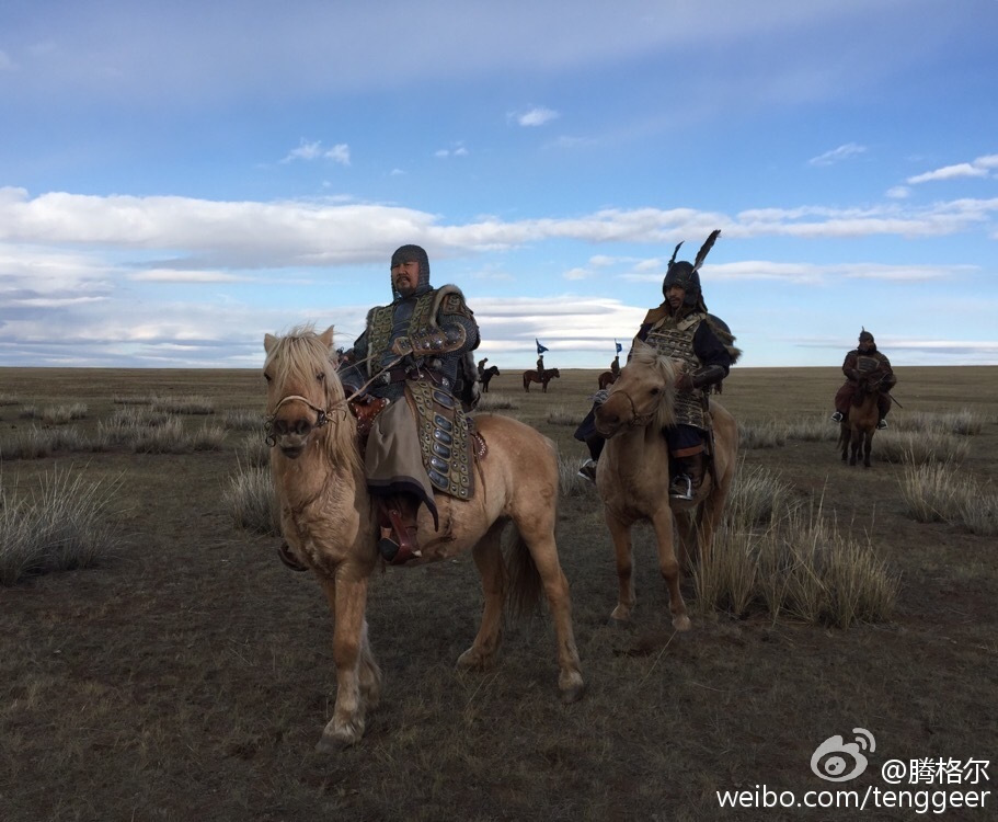 腾格尔戎装骑马显蒙古豪情_高清图集_新浪网