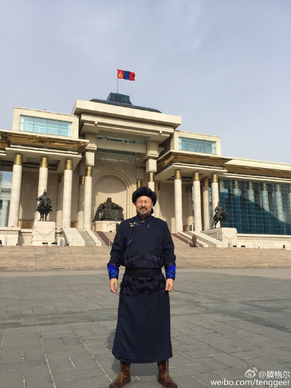 腾格尔戎装骑马显蒙古豪情_高清图集_新浪网