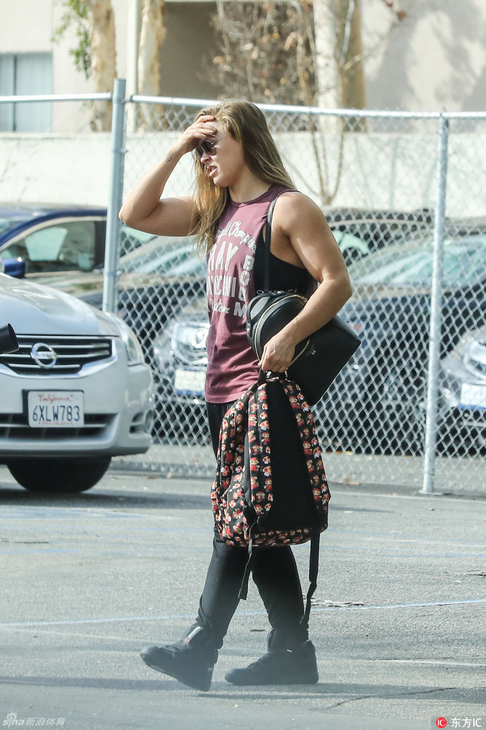 ufc女王隆达-罗西大秀结实肌肉