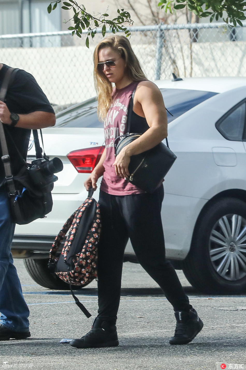 ufc女王隆达-罗西大秀结实肌肉