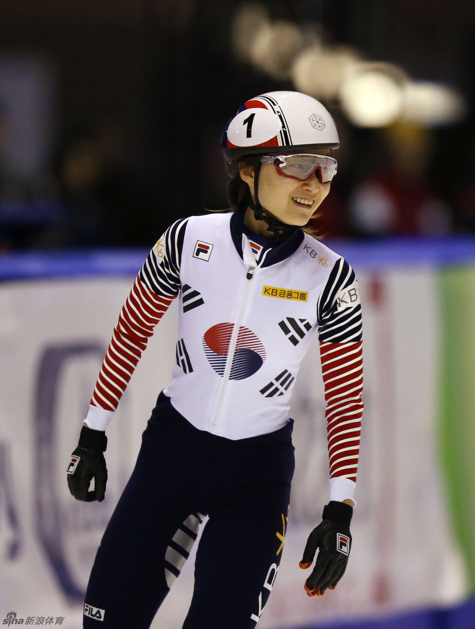 短道速滑选手服装尽显国家特色_高清图集_新浪网