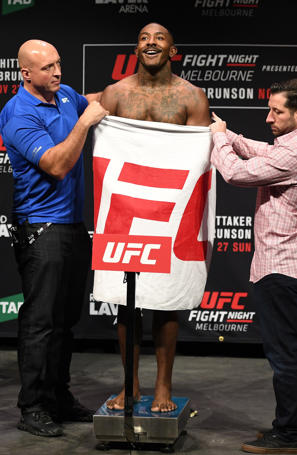 ufc墨尔本赛中国双星称重