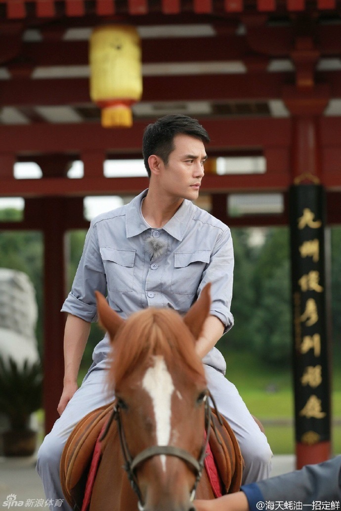 王凯骑马剧照流出帅翻网友_高清图集_新浪网