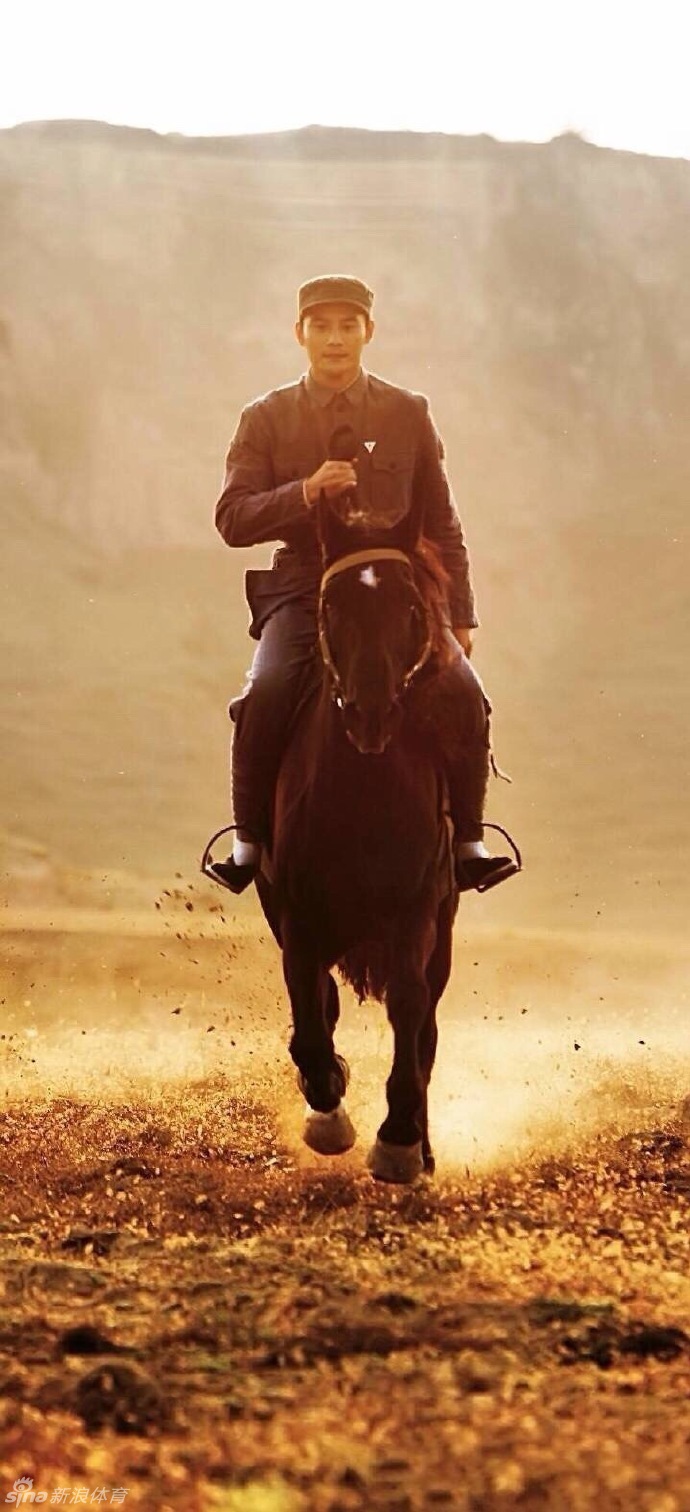 王凯骑马剧照流出帅翻网友_高清图集_新浪网