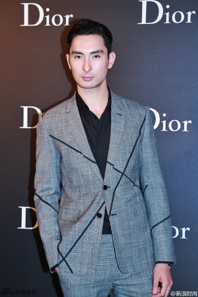 华天李易峰同框比比谁更帅_高清图集_新浪网