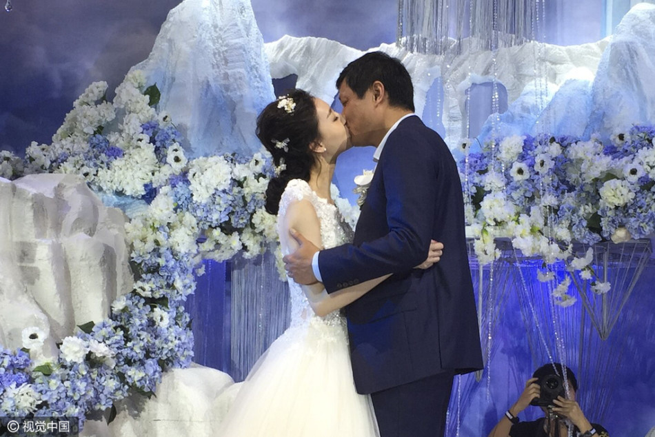 范志毅再当爹小17岁娇妻曝海量美照