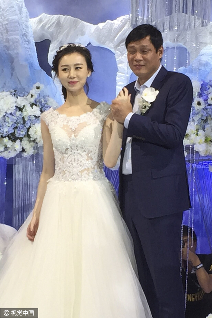 范志毅再当爹小17岁娇妻曝海量美照_高清图集_新浪网