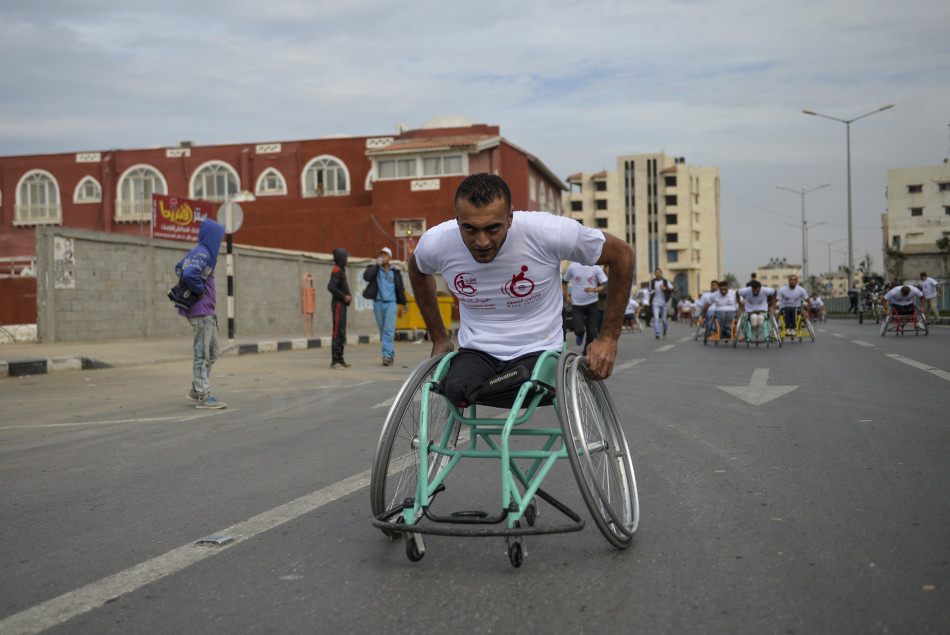 巴勒斯坦伤残人士参加轮椅马拉松赛