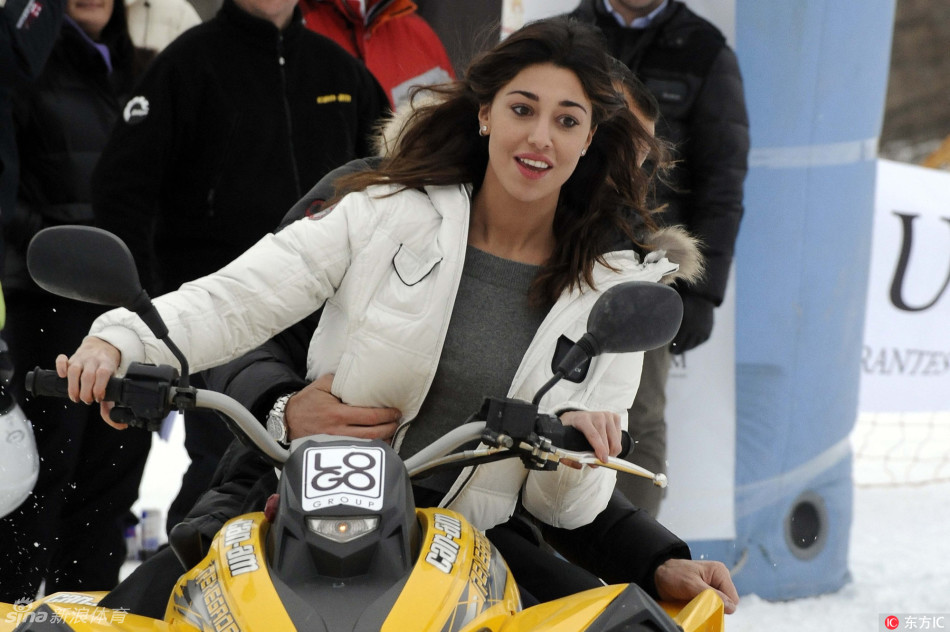 意甲教母骑雪地摩托卖萌_高清图集_新浪网