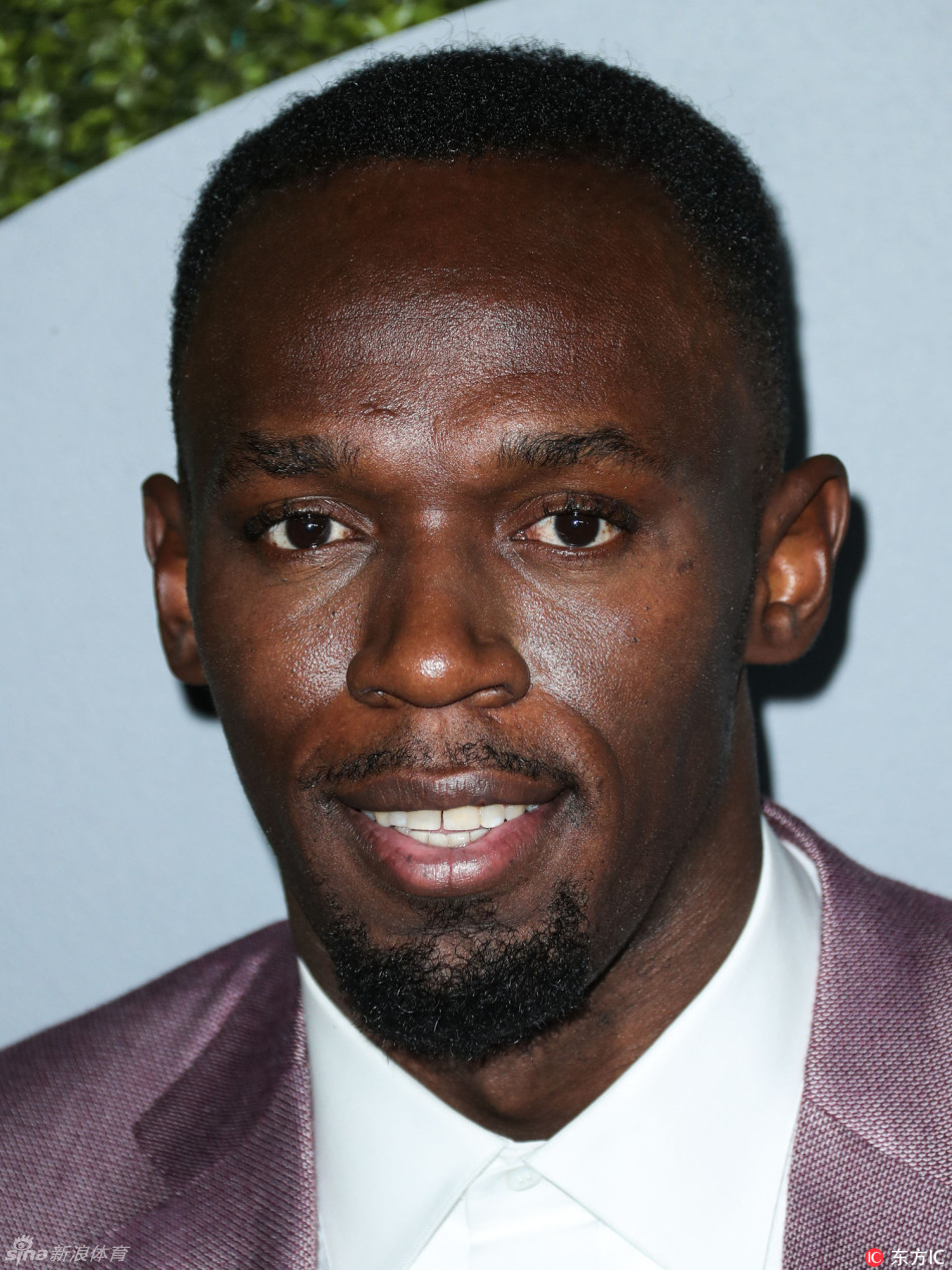 博尔特正装出席