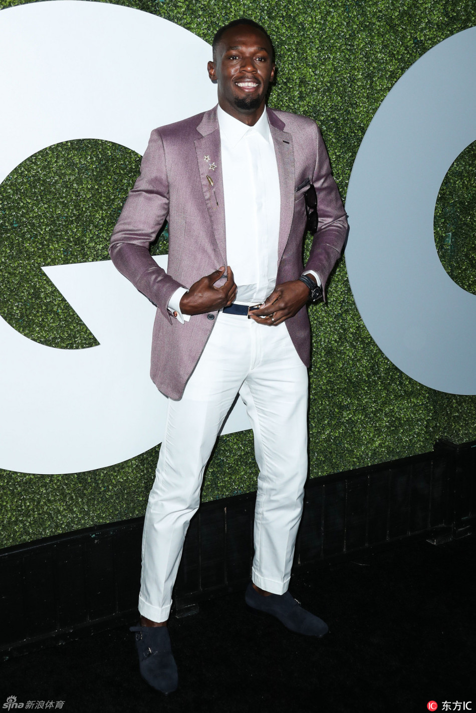 博尔特西装出席派对展现标志动作_高清图集_新浪网