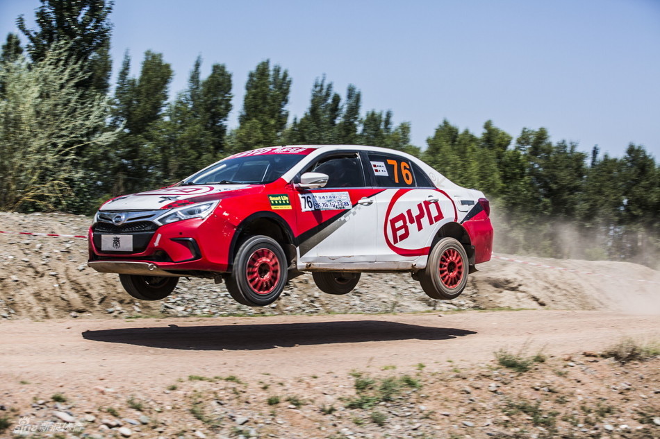 试驾比亚迪秦全新crc拉力赛车_高清图集_新浪网
