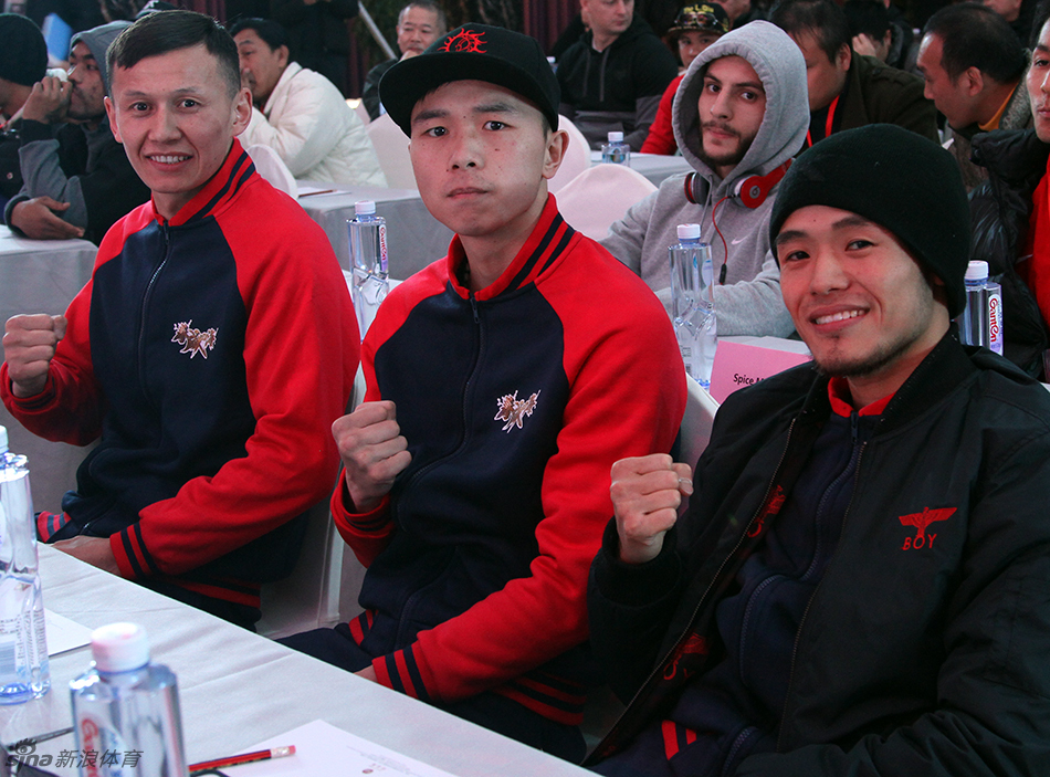 裘晓君徐灿参加称重仪式_高清图集_新浪网