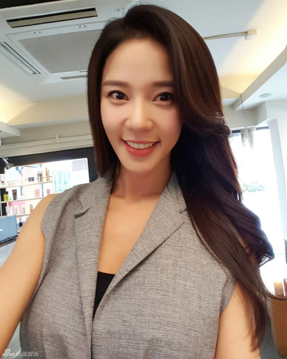 韩国健身教练前凸后翘绝美身材