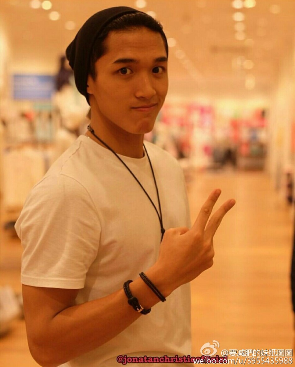 印尼羽球好手乔纳坦帅气逼人_高清图集_新浪网