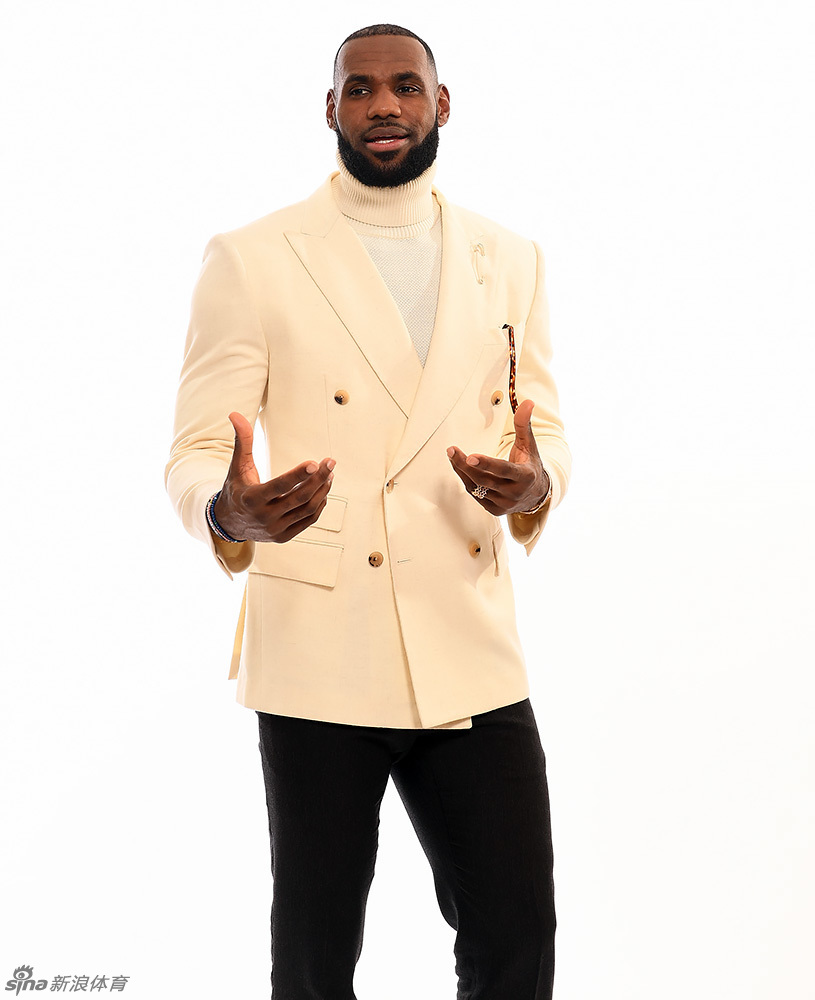 詹姆斯《体育画报》年度写真_高清图集_新浪网