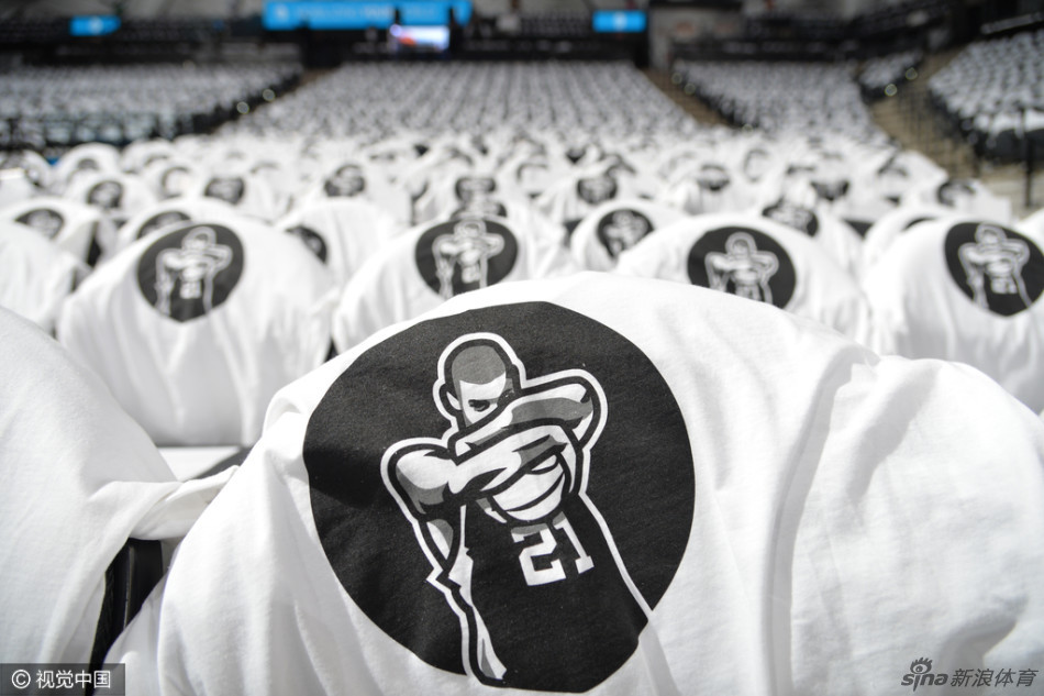 邓肯21号球衣退役_高清图集_新浪网