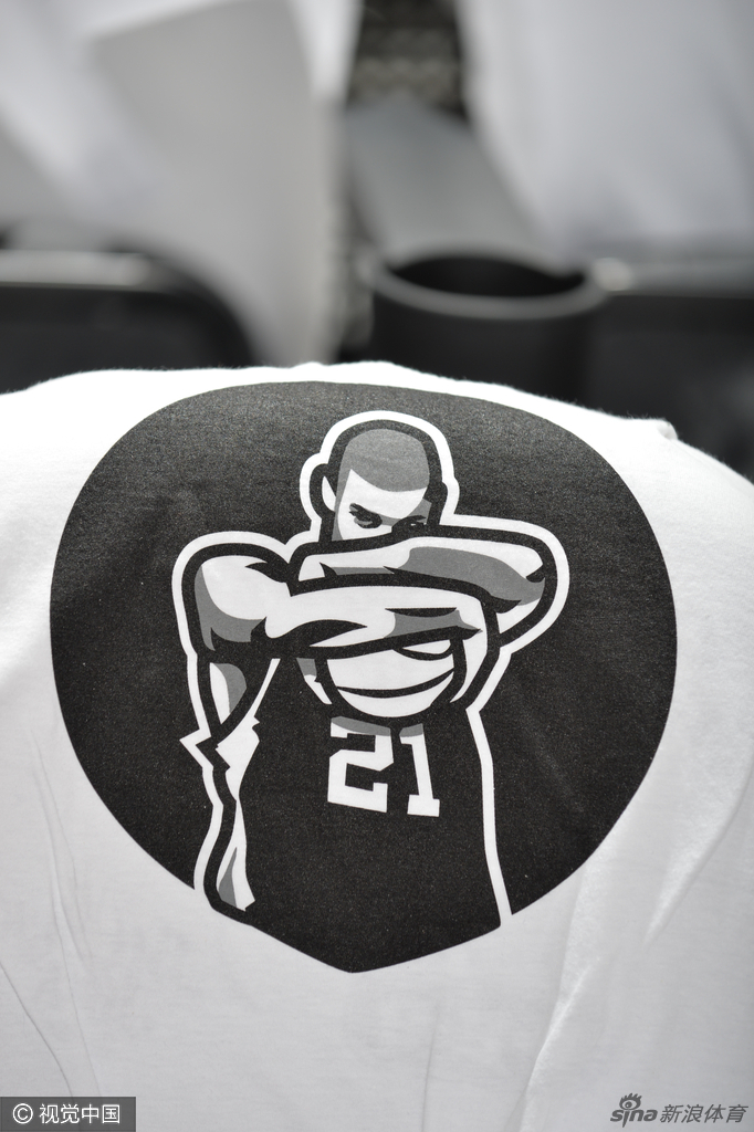 邓肯21号球衣退役_高清图集_新浪网