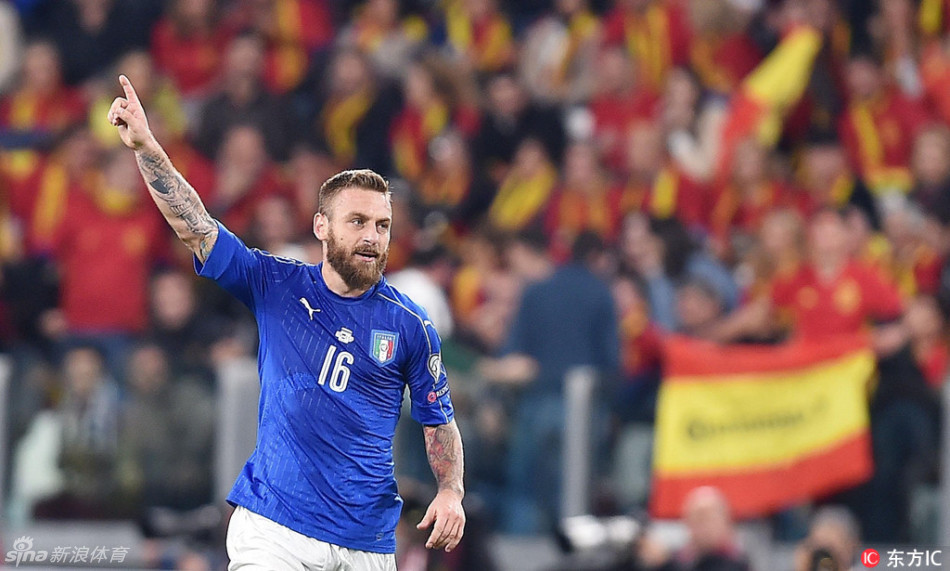 1 / 20 绿茵场上球衣飘飘,球员驰骋球迷呐喊,当球星把印在背后的数字