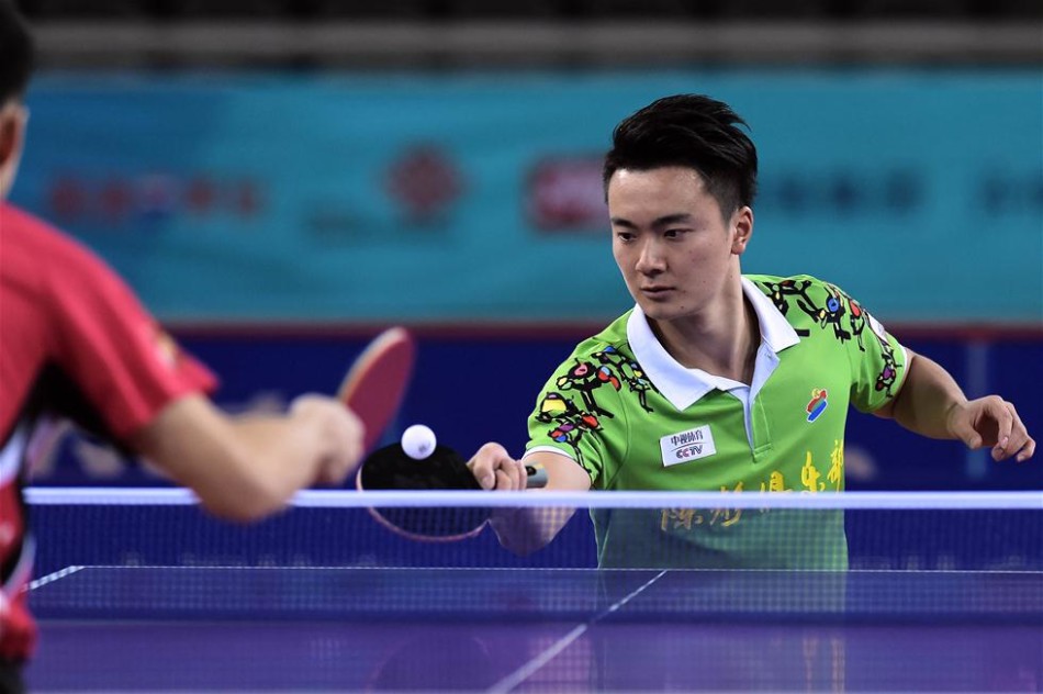 刘吉康在比赛中回球