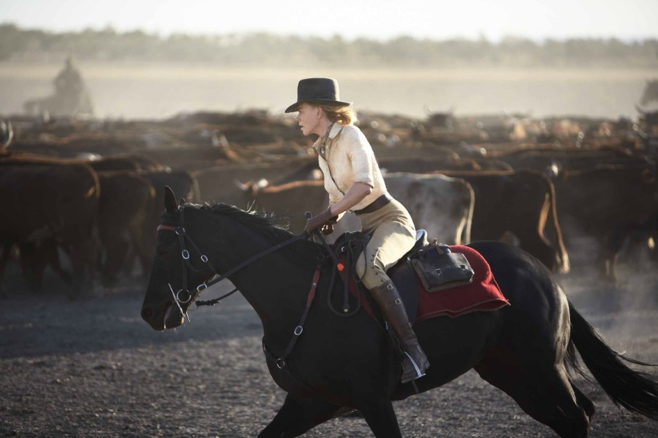 妮可基德曼马背美图再现_高清图集_新浪网