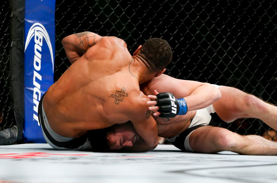 ufc195精彩集锦_高清图集_新浪网