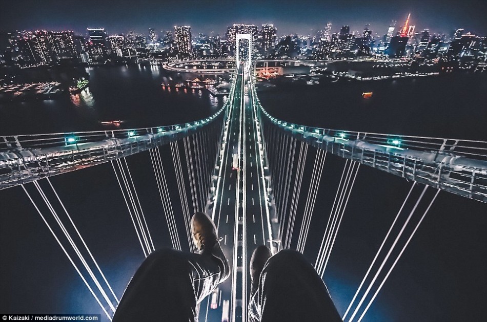 摄影师分享特殊视角照片 主体仿佛悬空高层