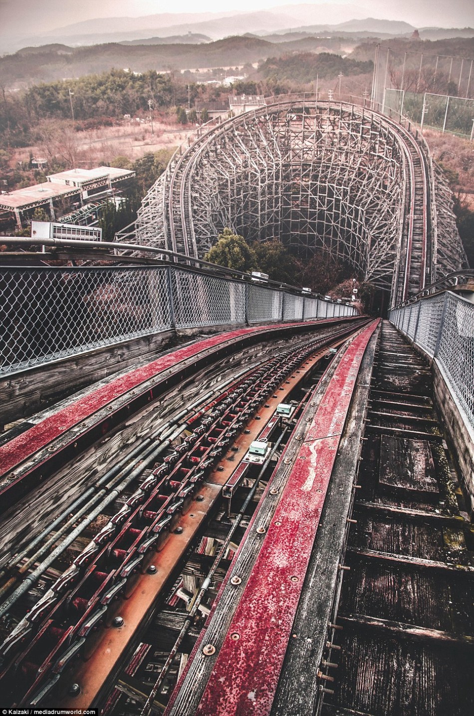 摄影师分享特殊视角照片 主体仿佛悬空高层_高清图集_新浪网