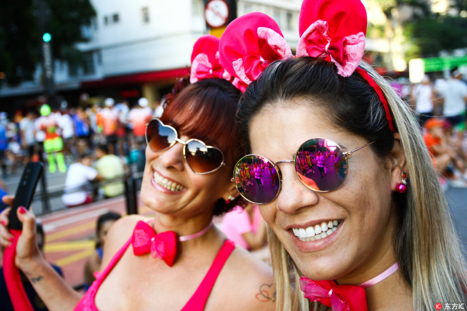 圣保罗举行迎新跑 选手奇装异服吸人眼球